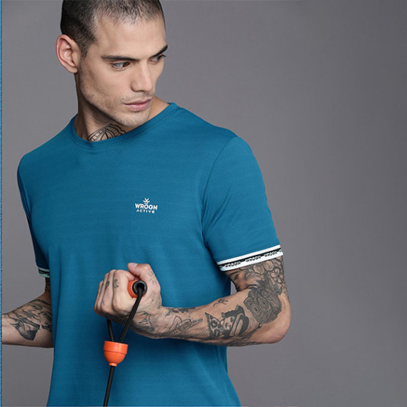 https://weavestyle.in/vi/products/men-teal-blue-brand-logo-printed-casual-t-shirt