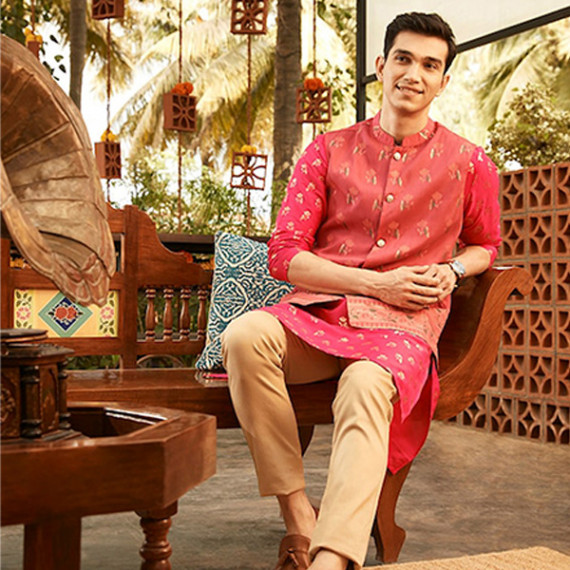 http://126822.m1110.group/products/men-magenta-pink-golden-floral-printed-thread-work-floral-kurta-2