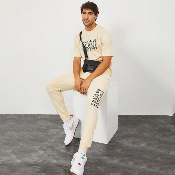 https://weavestyle.in/vi/products/men-cream-colored-solid-slim-fit-cotton-joggers