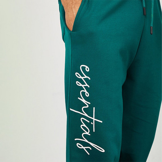 https://weavestyle.in/products/men-green-solid-relaxed-fit-cotton-joggers