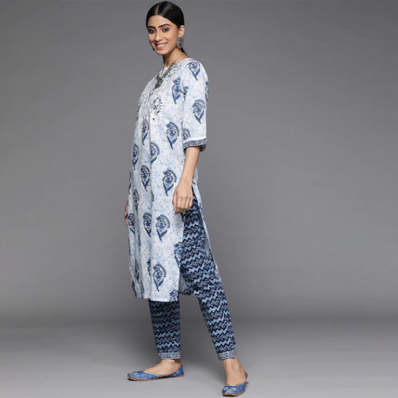 https://weavestyle.in/vi/products/women-white-paisley-motifs-printed-pure-cotton-kurta-with-trousers-with-dupatta