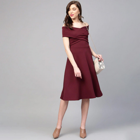 https://weavestyle.in/vi/products/burgundy-off-shoulder-pleated-fit-flare-dress