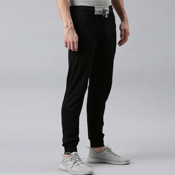 https://weavestyle.in/products/men-black-solid-organic-cotton-track-pants