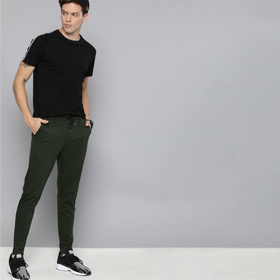 http://126822.m1110.group/products/men-olive-green-straight-fit-solid-track-pants