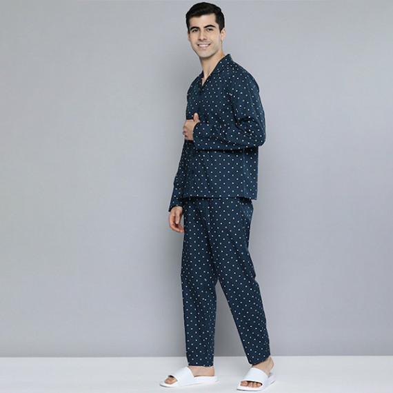 https://weavestyle.in/vi/products/men-navy-blue-white-printed-pure-cotton-night-suit