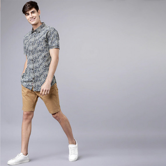 https://weavestyle.in/vi/products/men-khaki-solid-slim-fit-regular-shorts