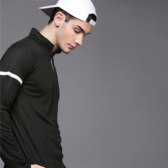 http://126822.m1110.group/products/men-black-self-design-mock-collar-t-shirt