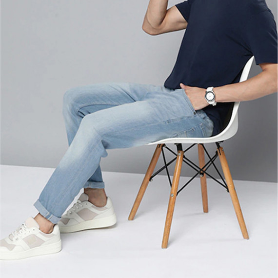 http://126822.m1110.group/products/men-blue-slim-tapered-fit-light-fade-stretchable-jeans