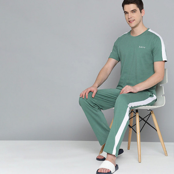 https://weavestyle.in/products/men-green-white-side-stripes-pure-cotton-pyjama-set