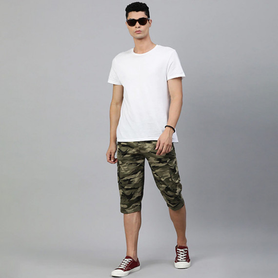 https://weavestyle.in/products/men-olive-green-beige-camouflage-printed-pure-cotton-34th-cargo-shorts