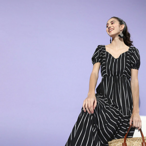 https://weavestyle.in/vi/products/black-white-striped-crepe-maxi-dress