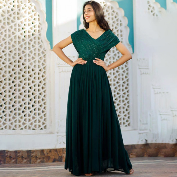 http://126822.m1110.group/products/green-embellished-maxi-dress