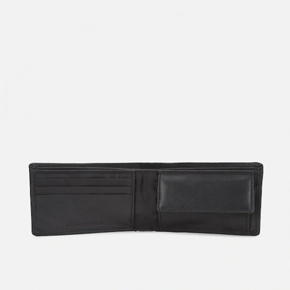 https://weavestyle.in/vi/products/men-textured-two-fold-leather-wallet